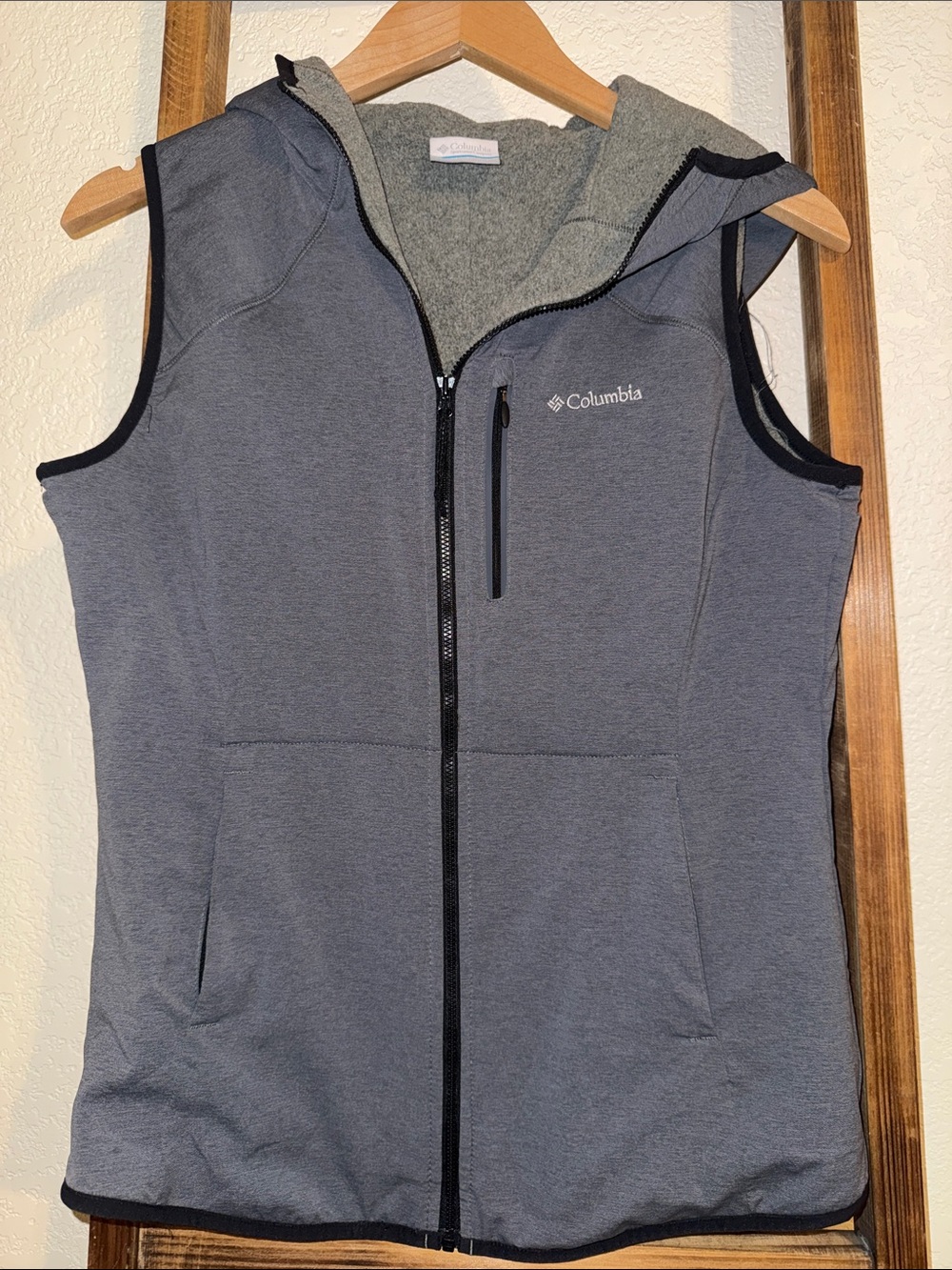 Columbia Grey Fleece Vest Women’s Size L Full Zip Lightweight
